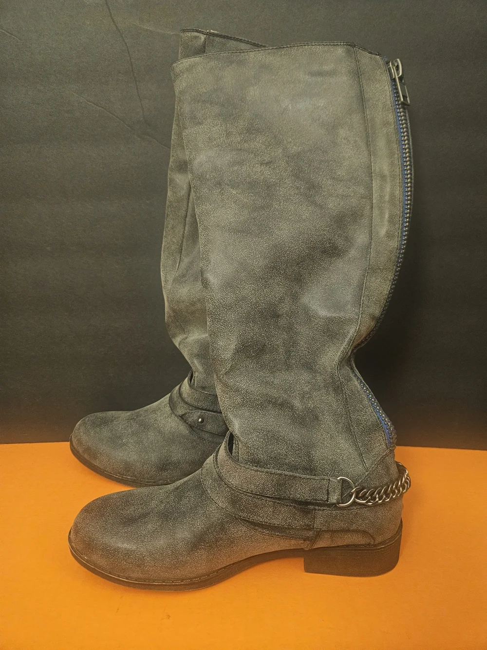 Women's 9.5 Gray Knee High Engineer Boots Zip Closure Chain